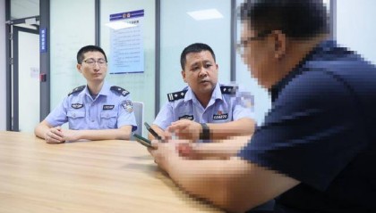 新闻周刊|股票群里的“暴富陷阱”:七旬老人果断下注50万,后续的92万也已筹集到位……