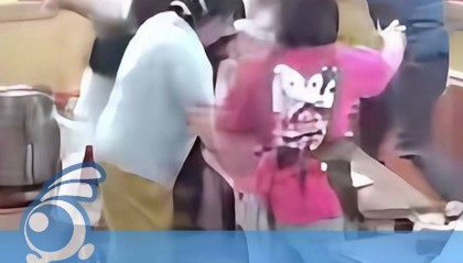 江苏南京一餐馆内顾客与老板大打出手,店员上前劝架场面混乱!视频曝光