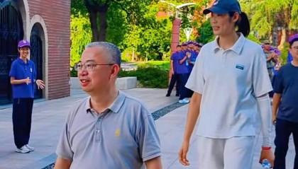 好久不见!女排奥运冠军朱婷竟惊喜现身江苏,神采飞扬美出新高度