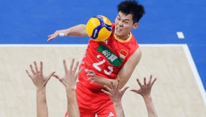 遭小组赛两连败基本出局!世锦赛-中国男排0-3塞尔维亚