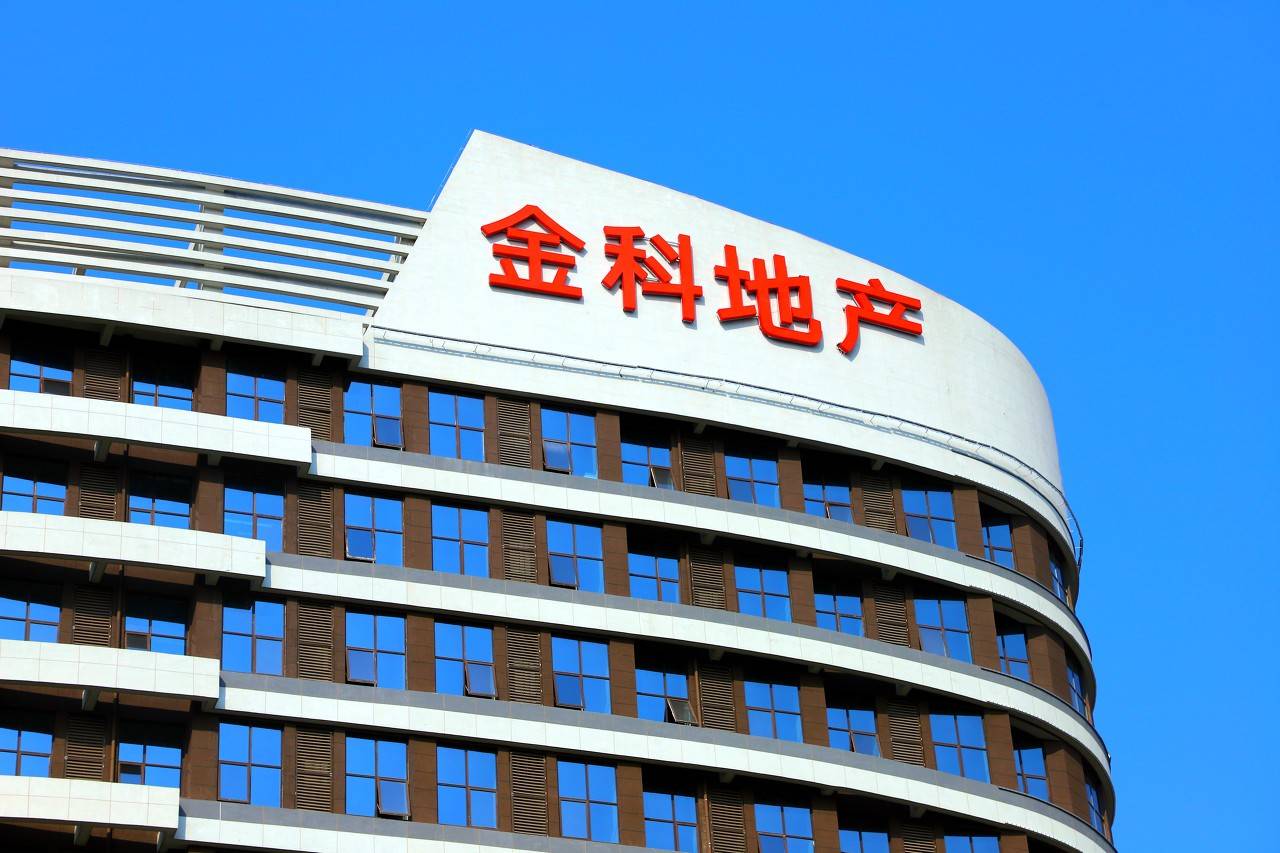 金科股份黄红云，在水逆中煎熬