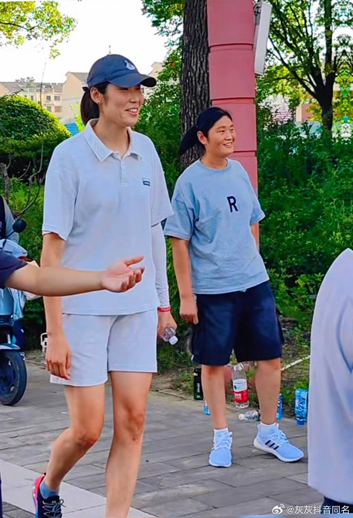 好久不见！女排奥运冠军朱婷竟惊喜现身江苏，神采飞扬美出新高度
