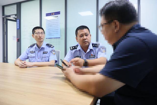 新闻周刊|股票群里的“暴富陷阱”:七旬老人果断下注50万,后续的92万也已筹集到位……