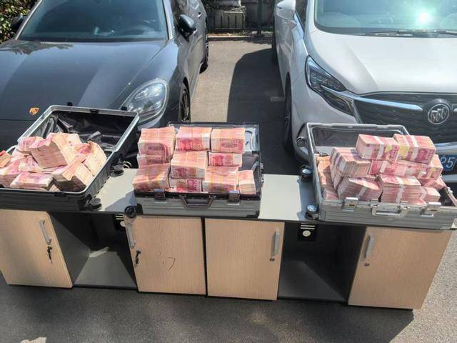 新闻周刊|股票群里的“暴富陷阱”:七旬老人果断下注50万,后续的92万也已筹集到位……