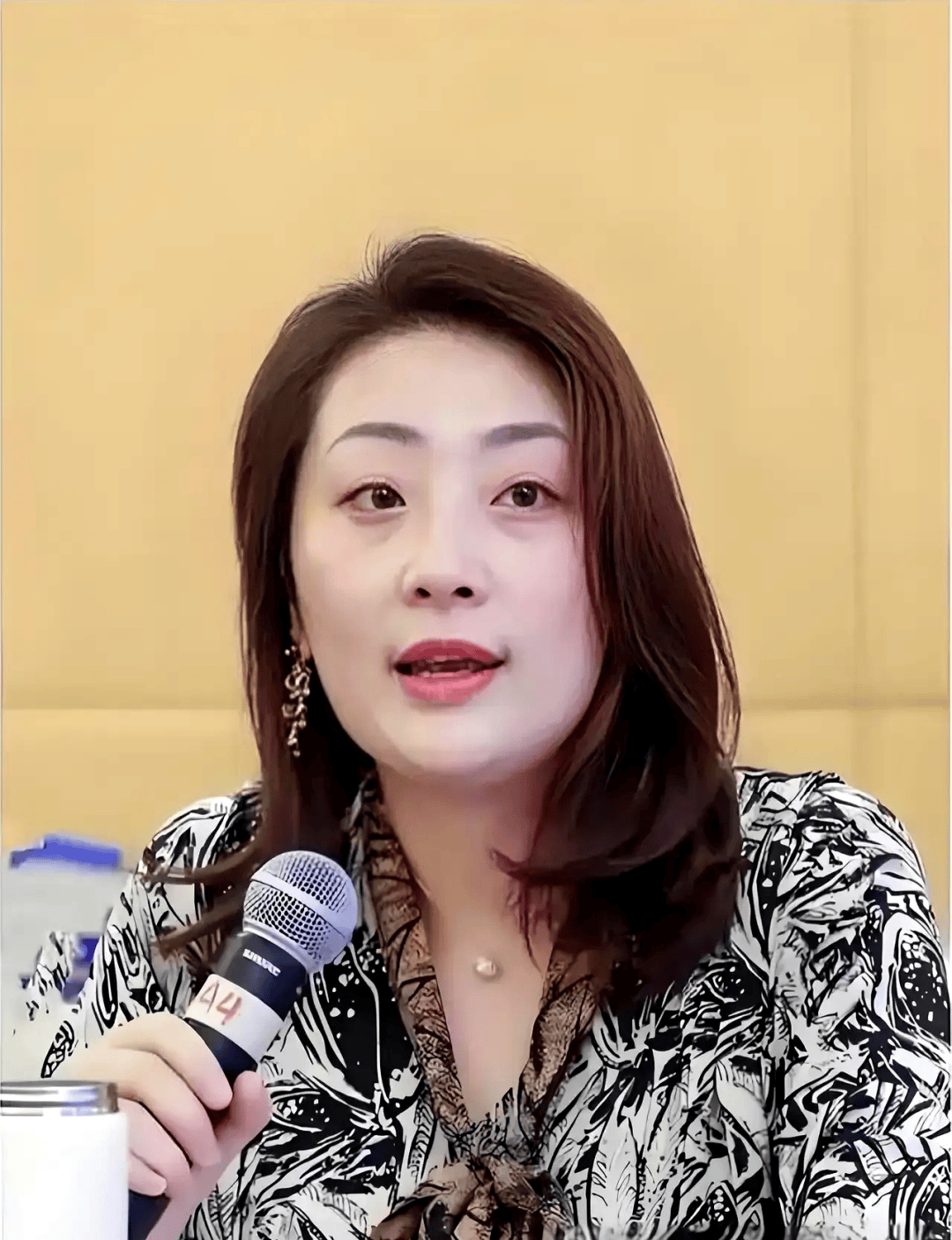 辞职第41天,宗馥莉重新启用“娃哈哈”